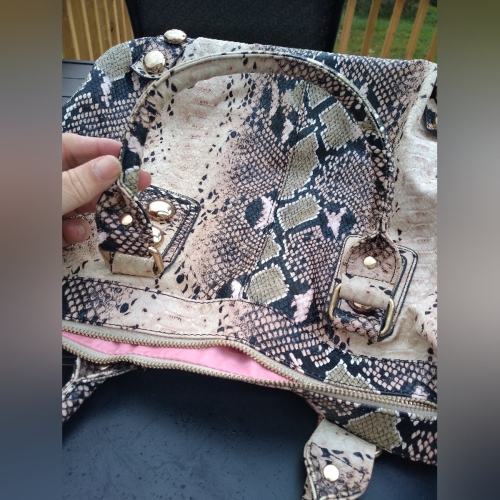 Rampage Faux Snakeskin Patterned Purse, Clean Pink Interior, Tassel Zipp… - Picture 6 of 13